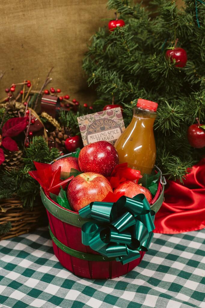 Country Fare Basket | Apples, Apple Cider and Mulling Spcies